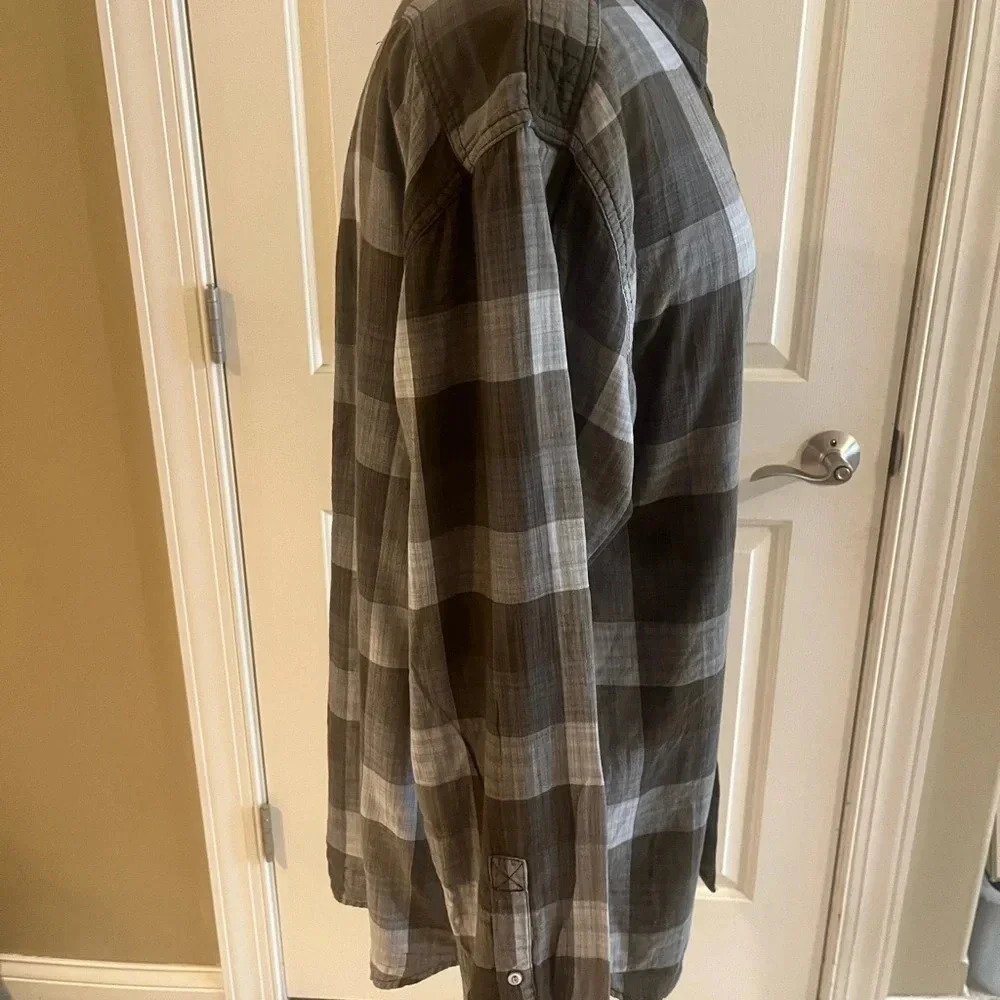 Tommy Bahama Button down shirt-size XL - Picture 3 of 9